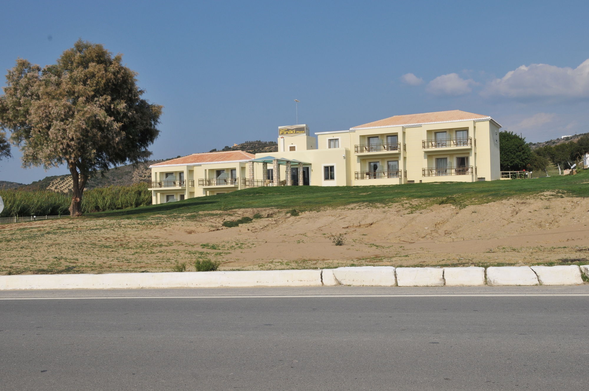 الشقق الفندقية ميثونيفي  Finiki Plaza المظهر الخارجي الصورة